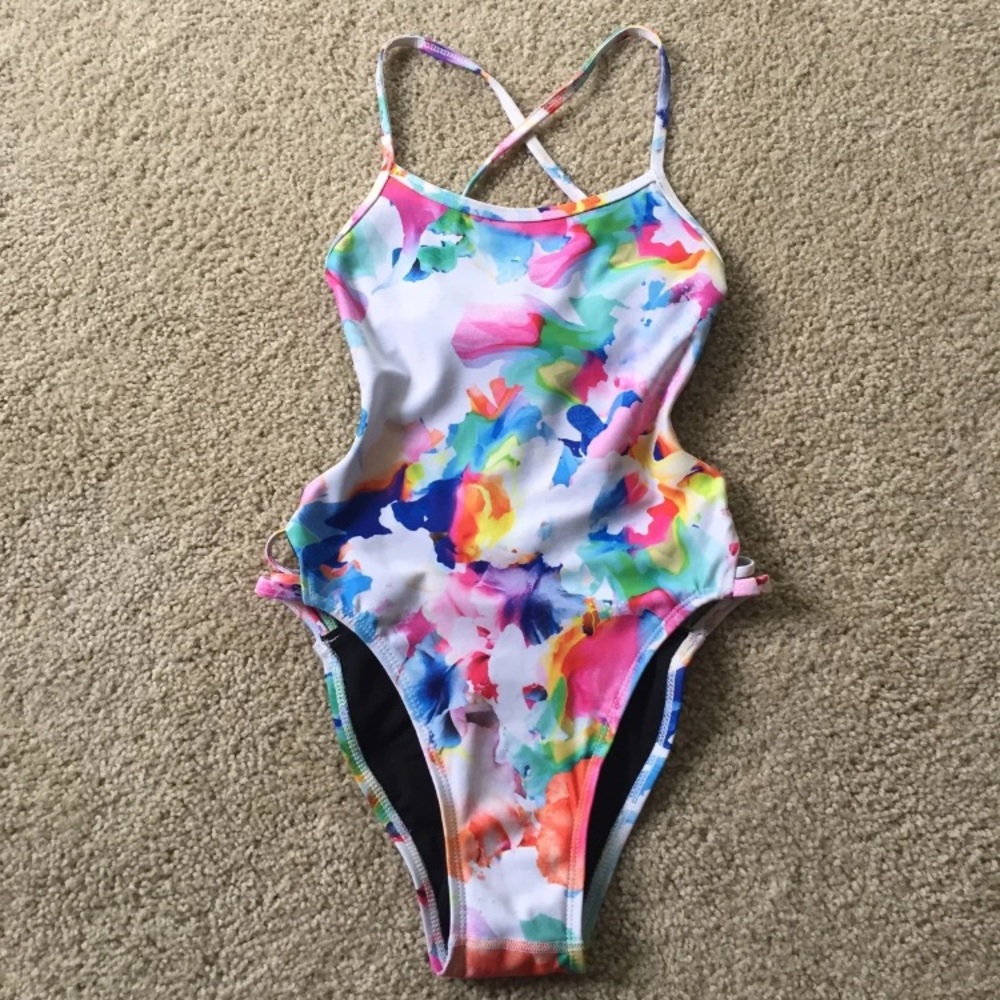 Jolyn tie back onesie size 26